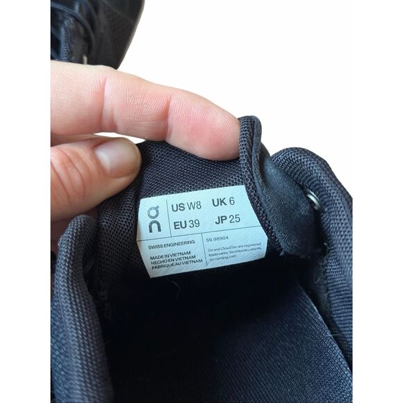 On Cloud Running Sneakers Black White size 8 - Picture 4 of 9